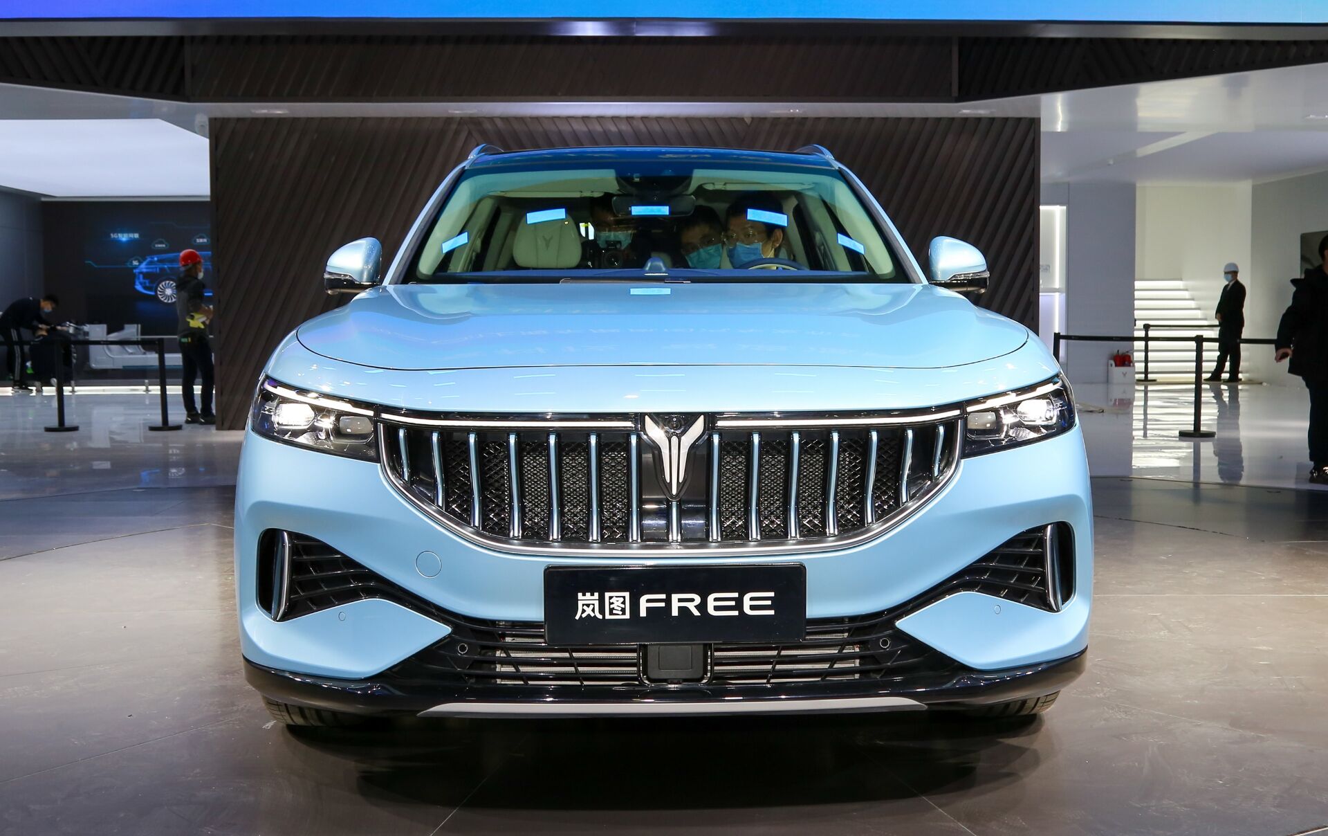 纯电续航318km 新车定名岚图FREE 318