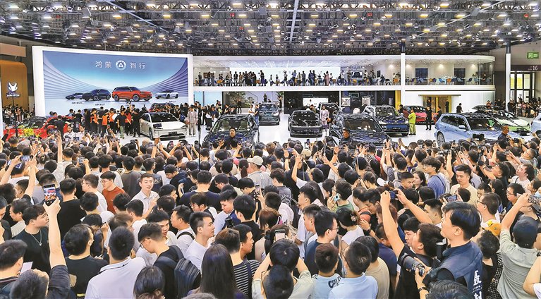 余承东：全球第一“卷王”是比亚迪，鸿蒙智行今年销量已达13.4万台