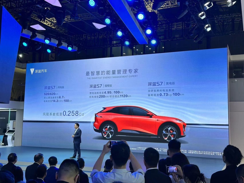 深蓝汽车亮剑国际车展，黑金骑士版重磅登场