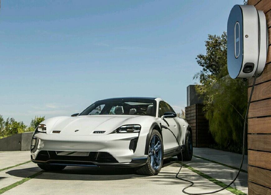 传保时捷被投资者要求放慢电动化攻势