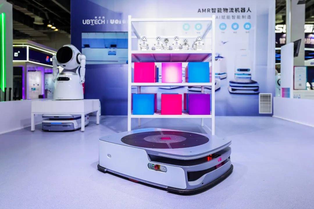 LG首次推出AI赋能的门式服务机器人 可用于酒店和医疗保健