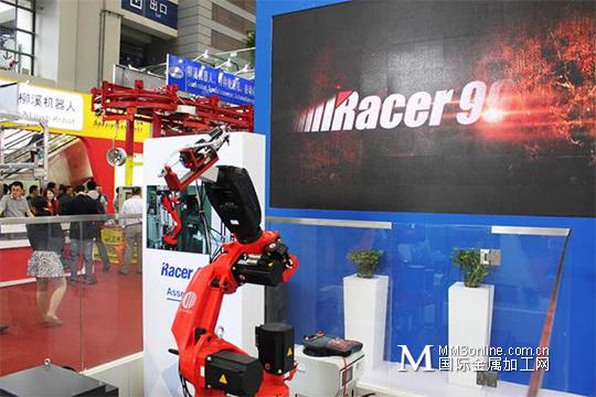 柯马推出新型机器人和智能解决方案