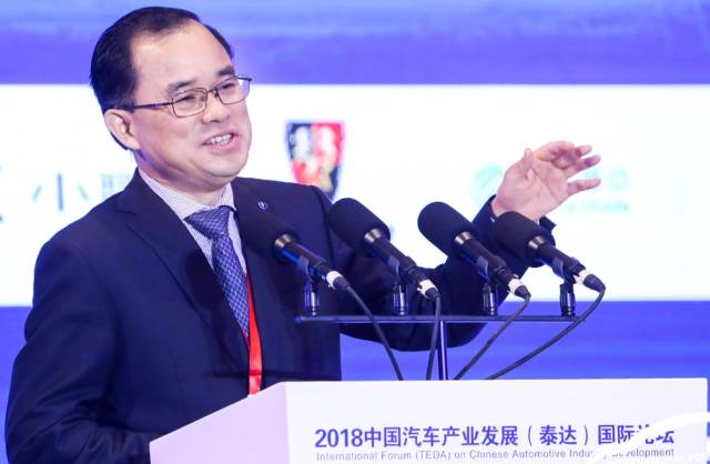 长安汽车董事长朱华荣：汽车行业卷出中国品牌新高度，卷出了四个老汉