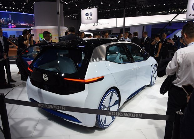 大众CFO：电动汽车是未来，但内燃机时代“还没有结束”