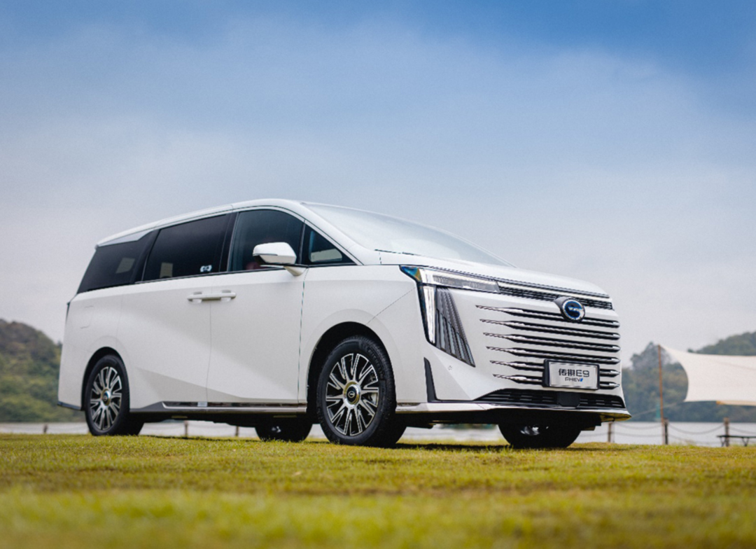 全系标配182项配置,传祺新能源ES9“第二季”阿勒泰心动上市