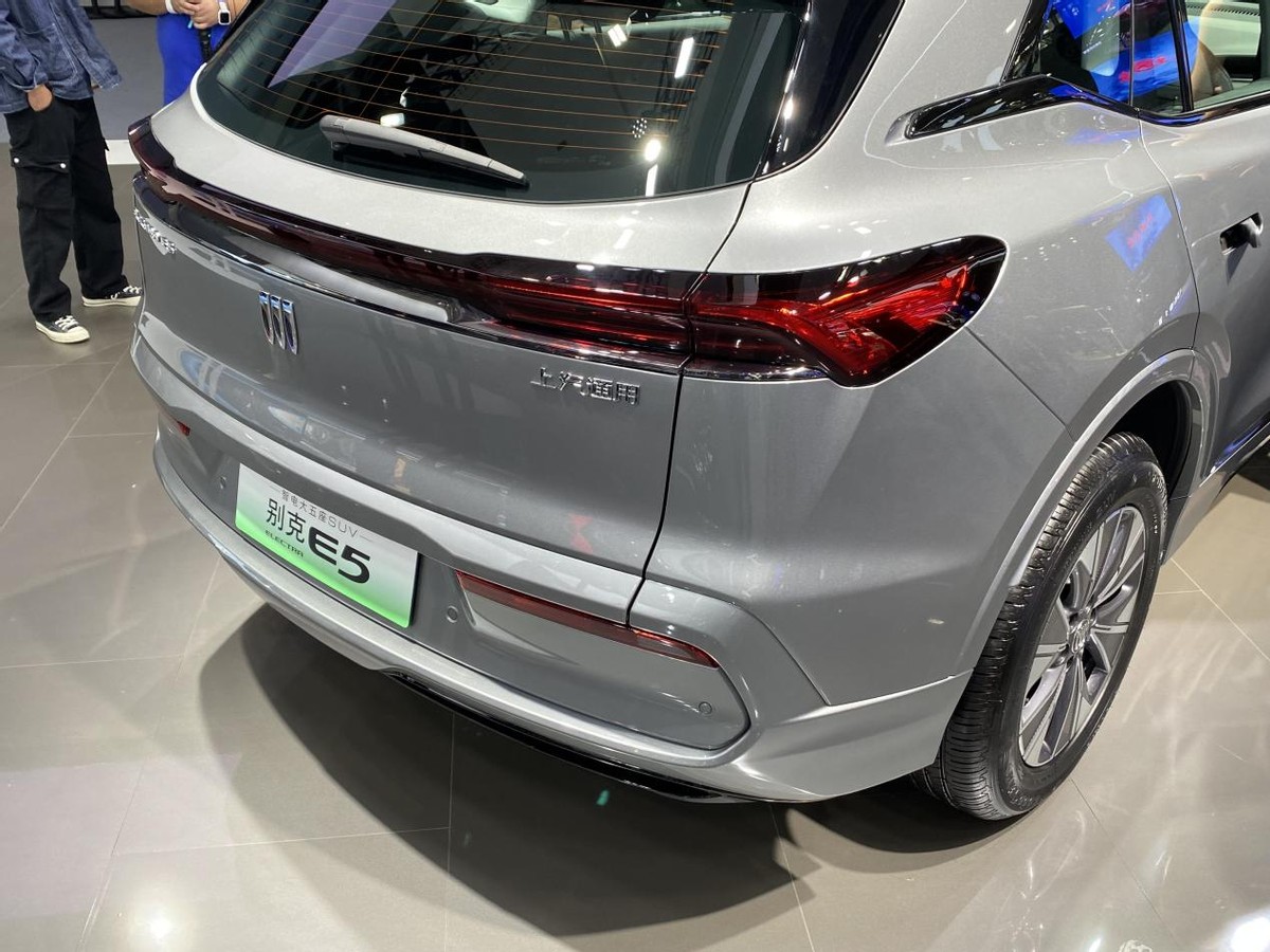 别克E5新增车型上市 售价21.19万元