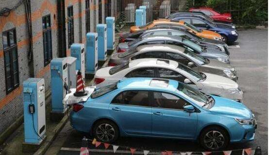 上半年汽车市场向好，新能源达3000万辆里程碑