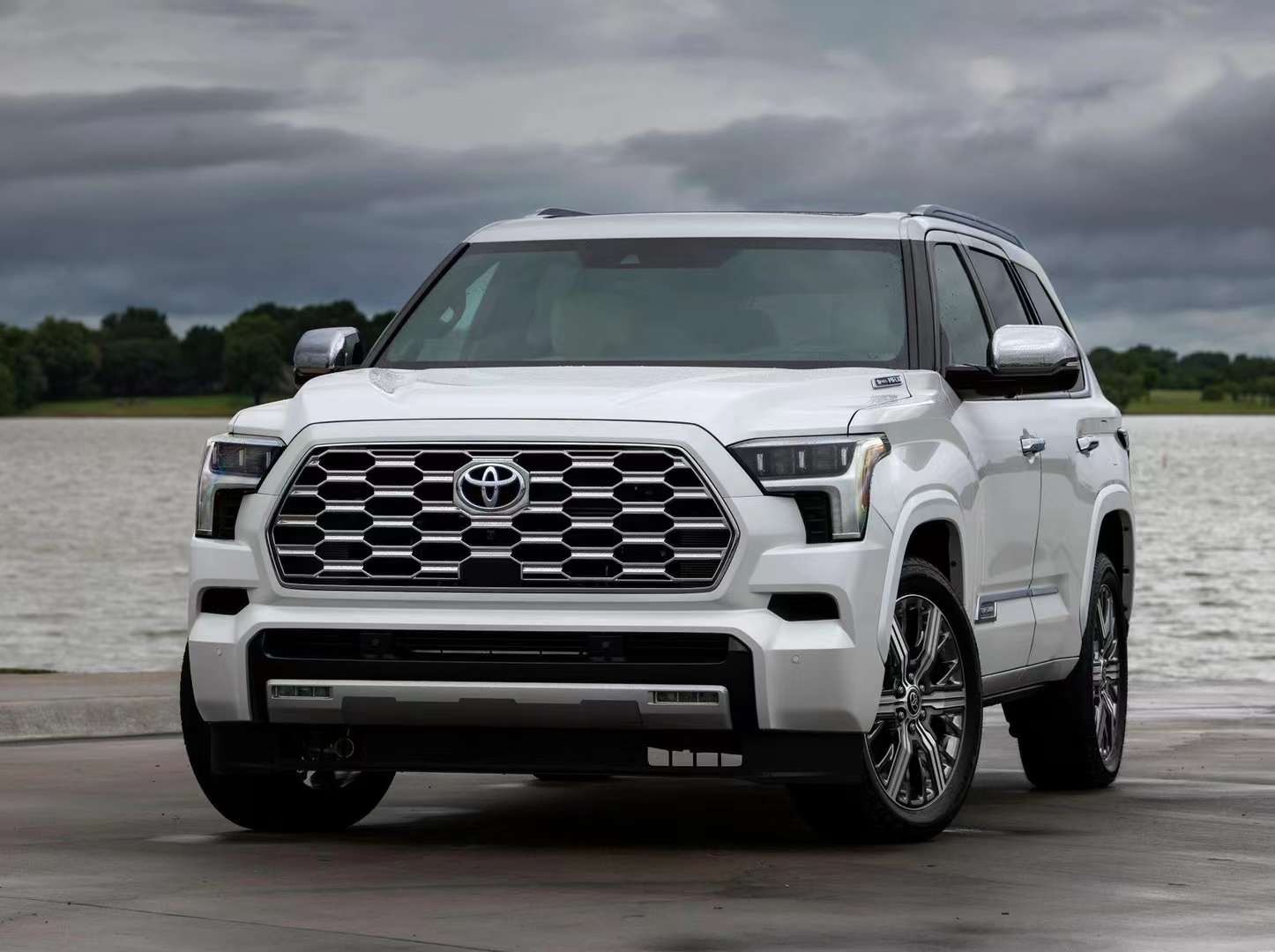 车市混战182天:理想低价斗华为,不带油箱卖不好,丰田公开炫技术