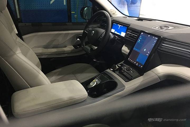 内饰双屏幕 蔚来"萤火虫"首款车型再曝光