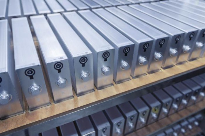 蜂巢能源第二代短刀快充铁锂电芯已大批量交付，预计今年可交10万套