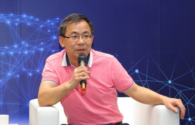 上汽人事换防：陈虹退休，王晓秋出任董事长