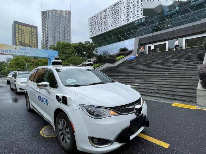 车企不愿蹭“无人驾驶出租车”热点，和L4公司“终有一战”？