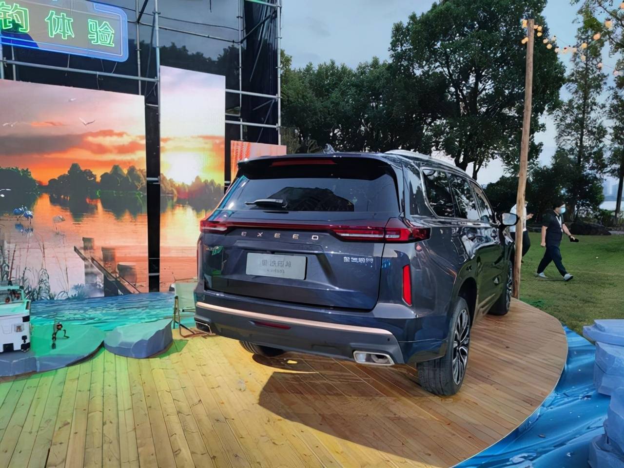 2025款星途揽月豪华上市，大七座旗舰SUV售价19.39万元-23.39万元