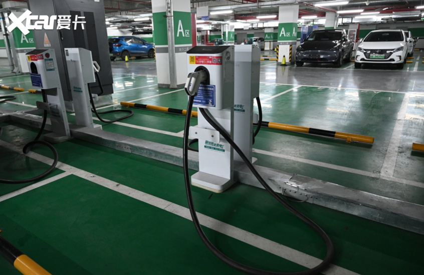 特斯拉V4超级充电桩测试超过300千瓦的充电功率