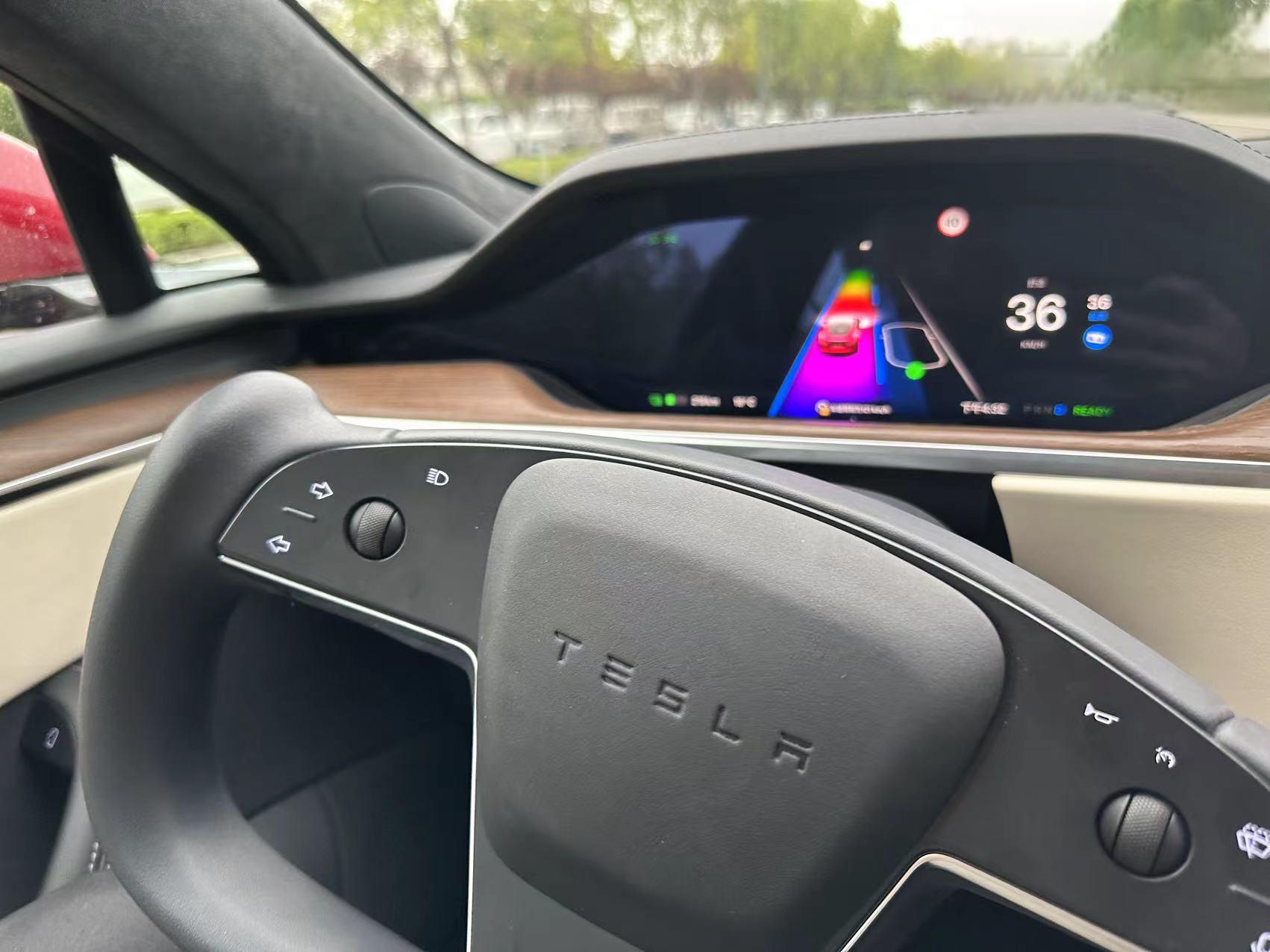 特斯拉分析师试驾FSD时险些撞车