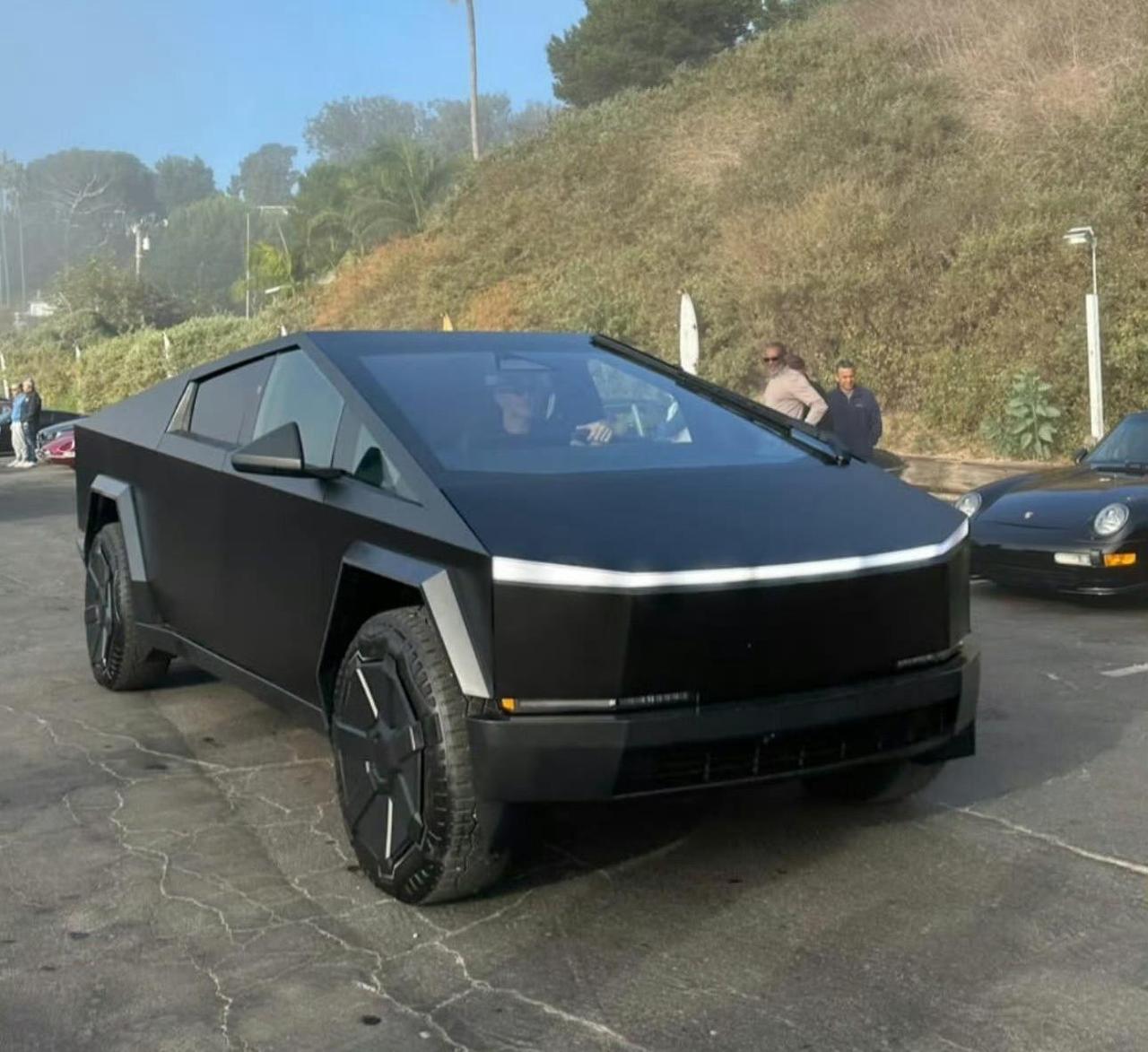 特斯拉Cybertruck获视觉自动泊车功能 允许车辆在停车场内自动泊车