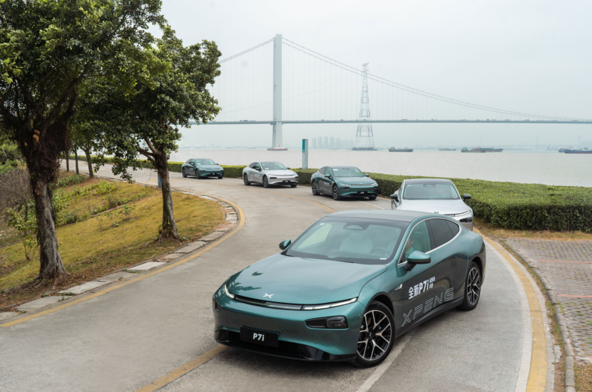 定位全球首款AI汽车，小鹏P7+首次亮相