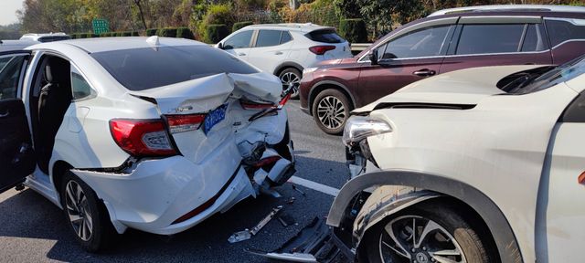 4S店要求6.5万换件，而保司“只修不换”，定损博弈加剧会带什么变化吗？