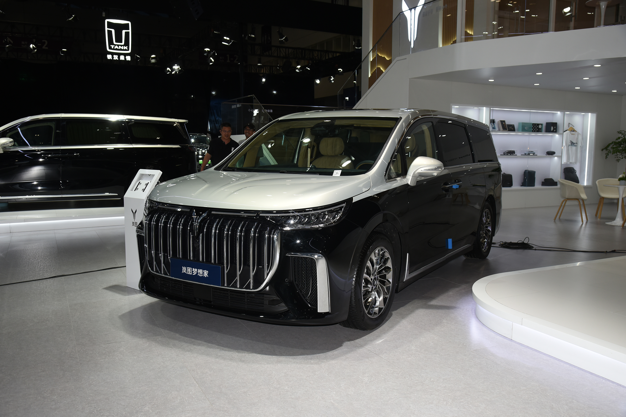 32.99万元起售，全新岚图梦想家上海地区正式上市