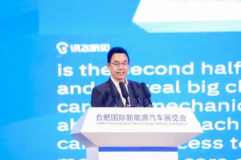 汽车产业搞AI，要“支棱”起来