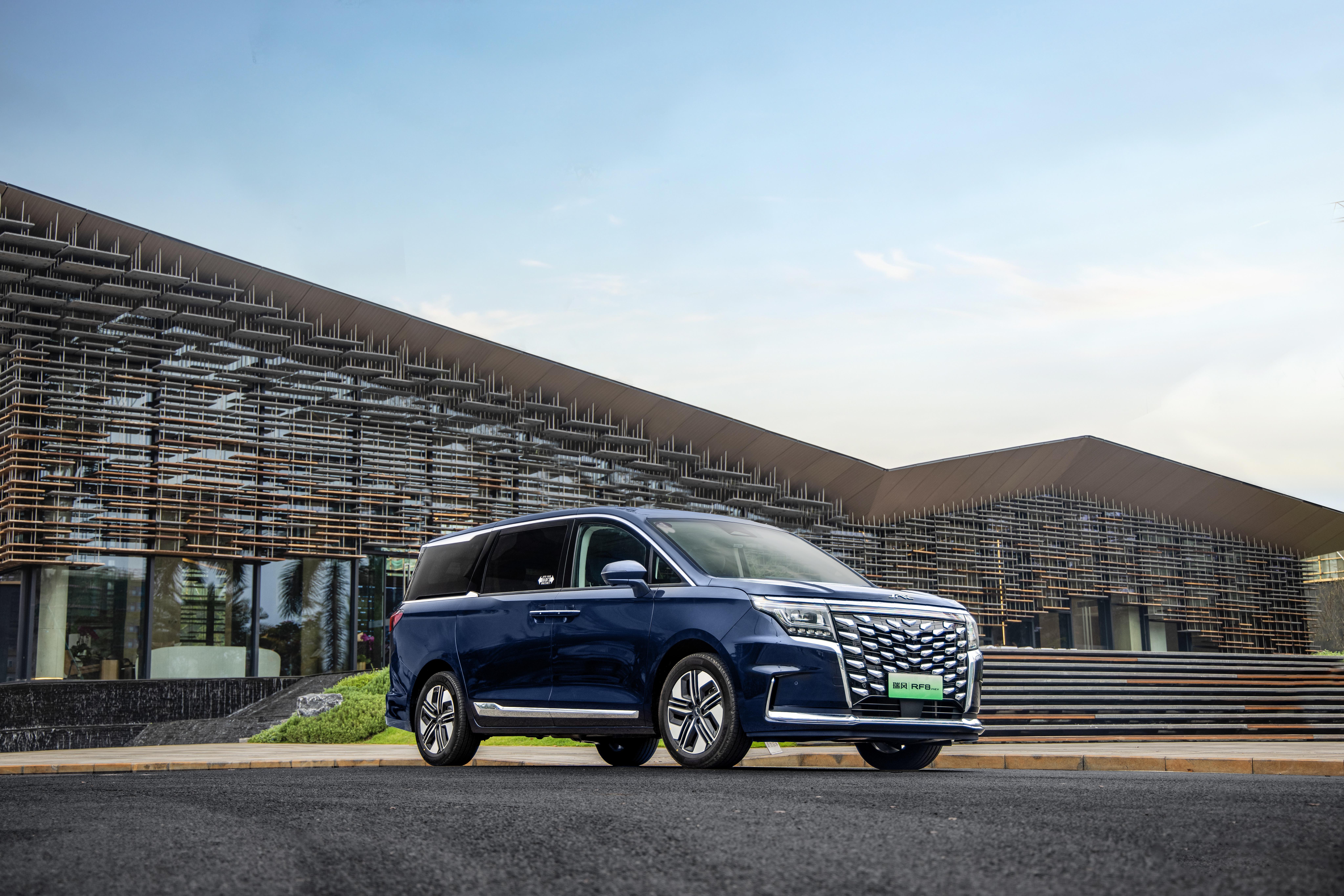 华为的一场发布会，“点燃”了科技和汽车两个“圈”