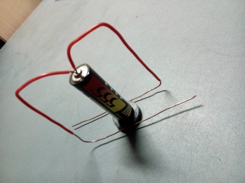 热那亚大学开发出新型自旋量子电池 可以在没有外部磁场的情况下充电