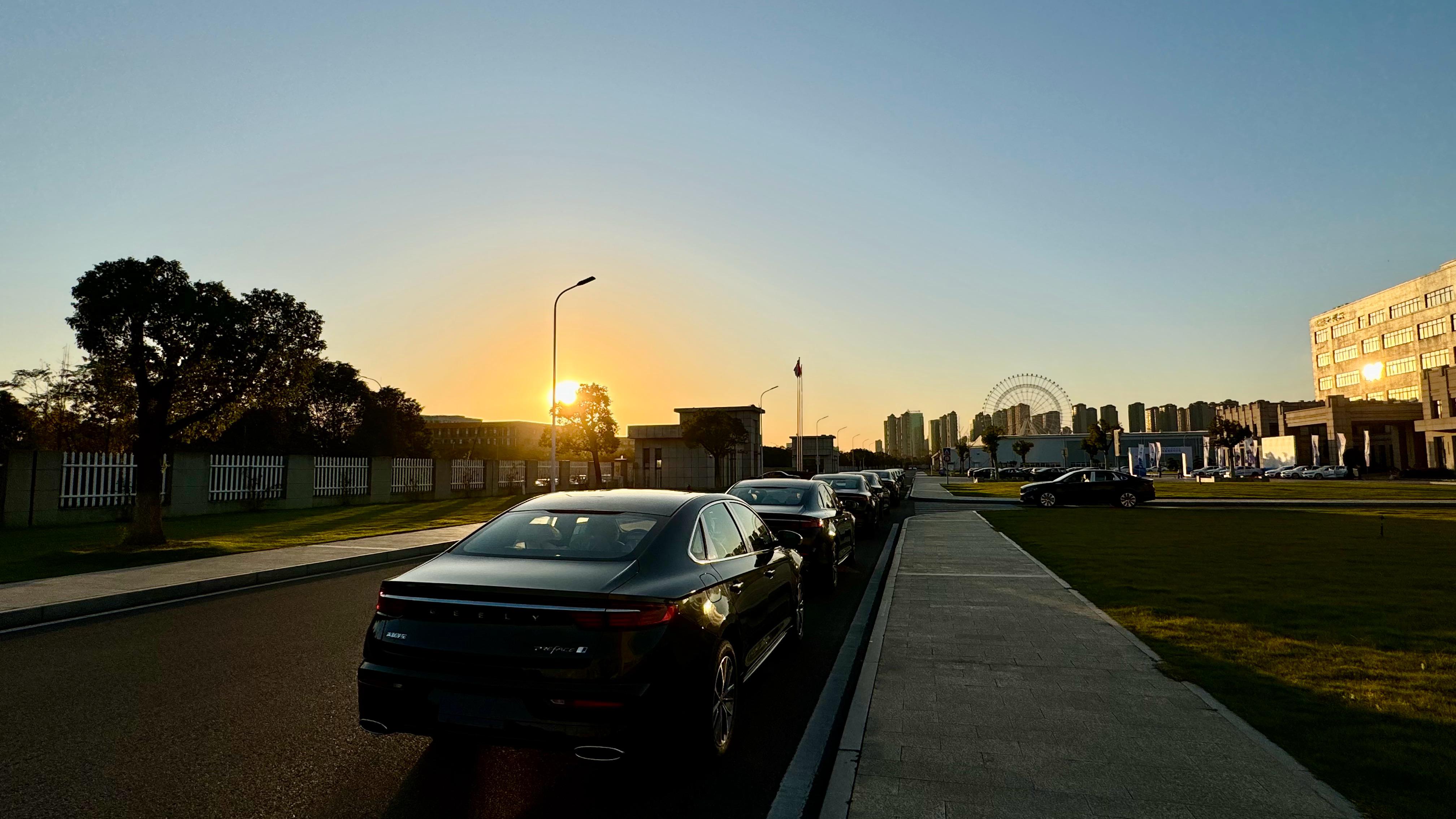 出征哈尔滨 吉利翼真L380成亚冬会官方指定用车