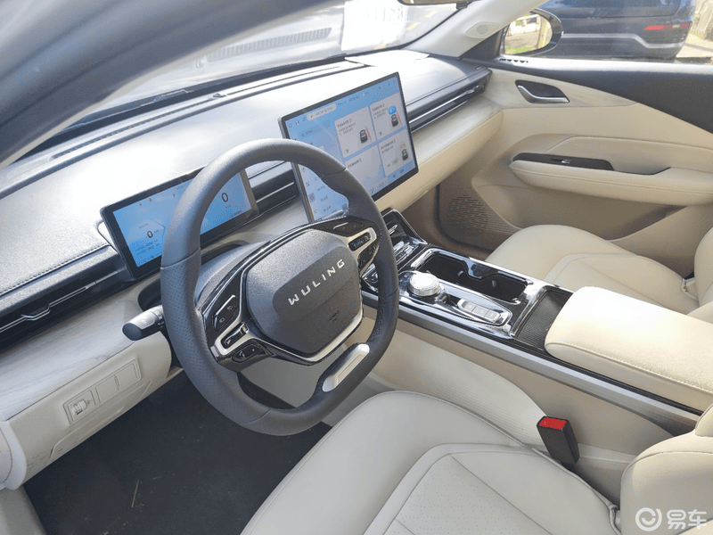 五菱星光家族迎首个十万销量里程碑，累计销量突破10.2万辆