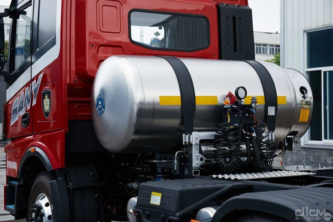 AI DRIVE（智御维科）携手广汽商用车发布全球首款全正向研发大宗货运场景中短途运输智能电动重卡T9